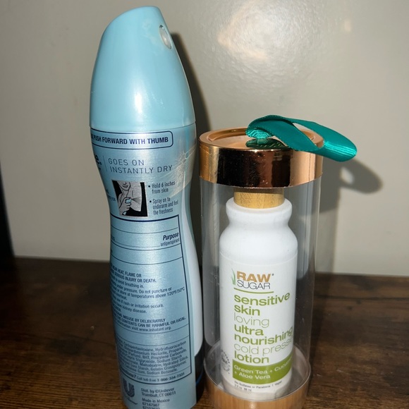 Raw Sugar Green Tea + Cucumber + Aloe Vera Body Lotion - Picture 3 of 4